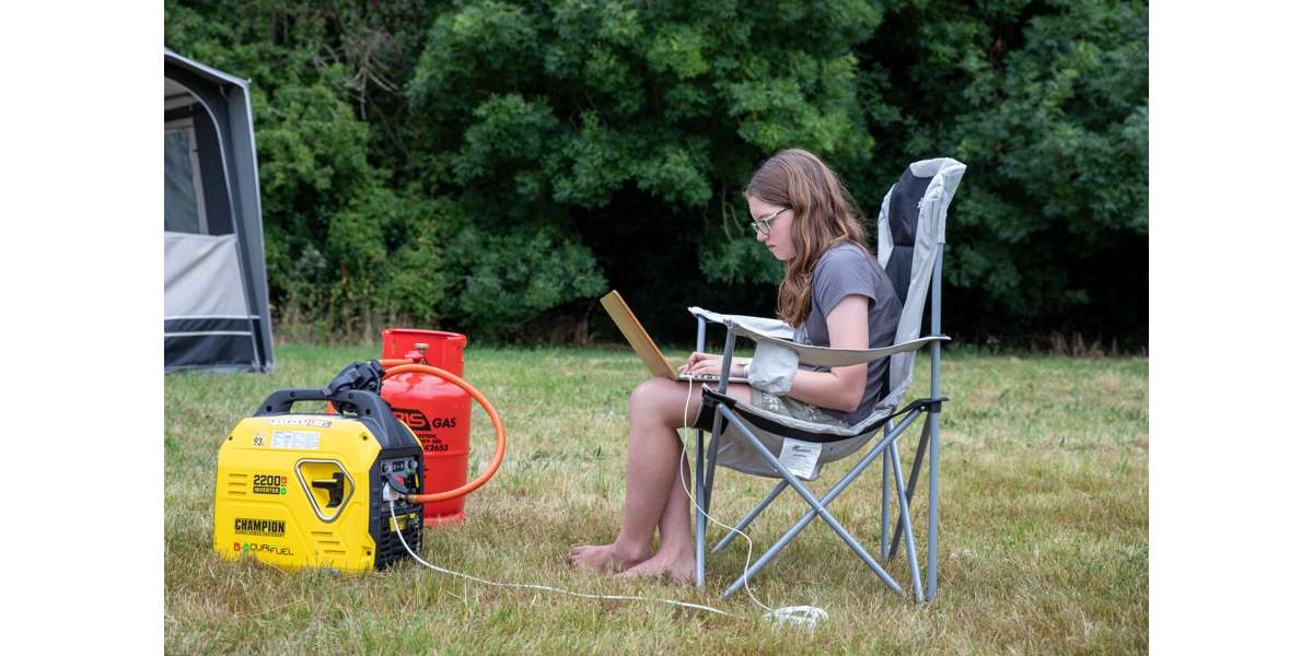 Champion 2200 Watt Mighty Atom Dual Fuel Inverter Essence/propane